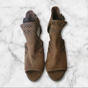 American Eagle Outfitters Tan Laser-Cut Sandals